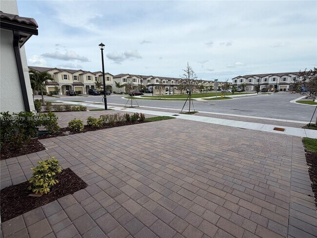 Foto del edificio - 2537 SE 27th Ct