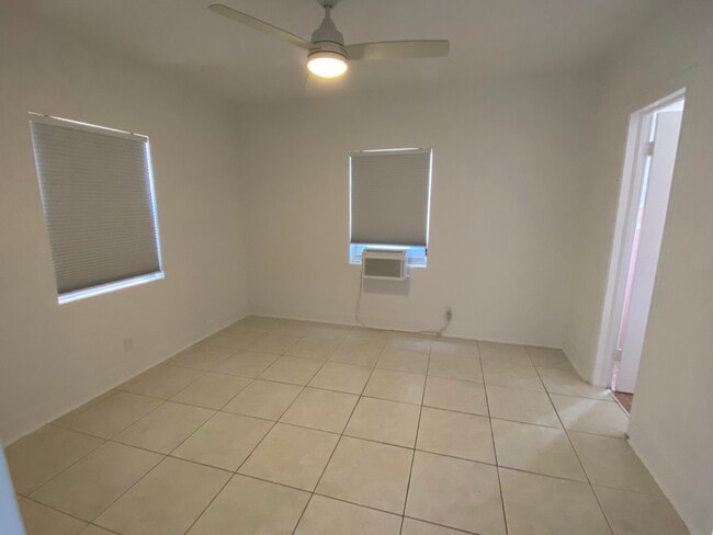 Building Photo - 1519 S Olive Ave