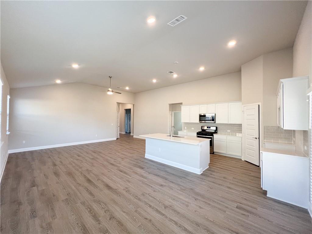 Foto principal - 17700 Avalar Ave.