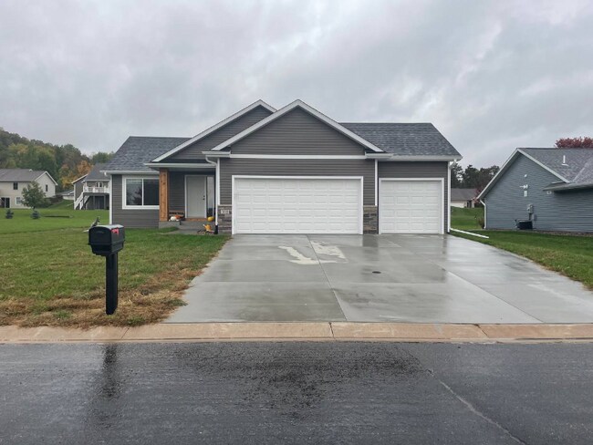 Building Photo - 302 Devin Dr