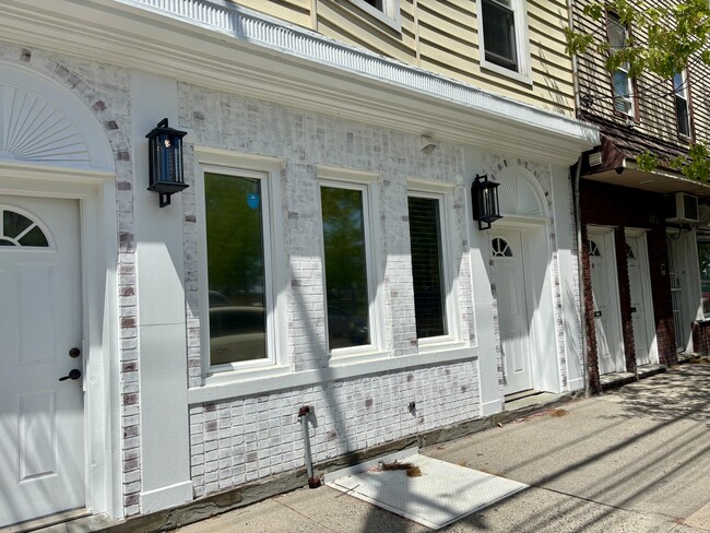 Building Photo - 471 Palisade Ave