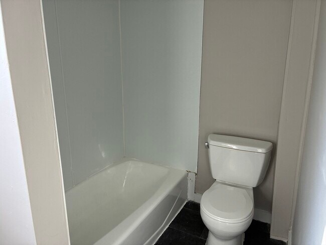 Foto del edificio - 102 Pleasant St