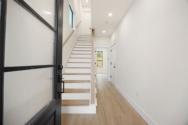 Foto del edificio - 6332 Sidney St