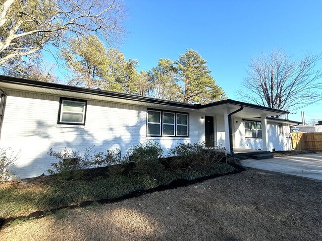 Foto del edificio - RENOVATED DUPLEX!