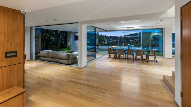 Building Photo - 7551 Hermes Dr