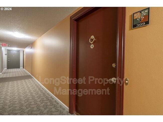Foto del edificio - 2393 SW Park Pl