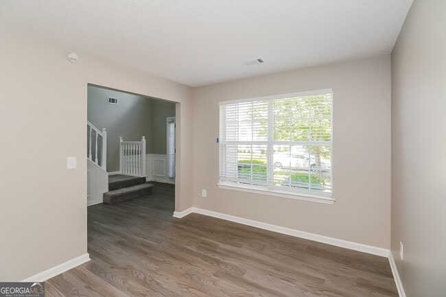 Foto del edificio - 6462 Dekeon Dr