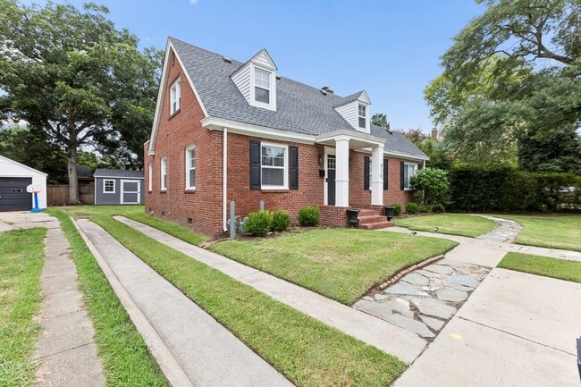 Photo - Fully Furnished Mid-Term Rental with Utilities Included!! House