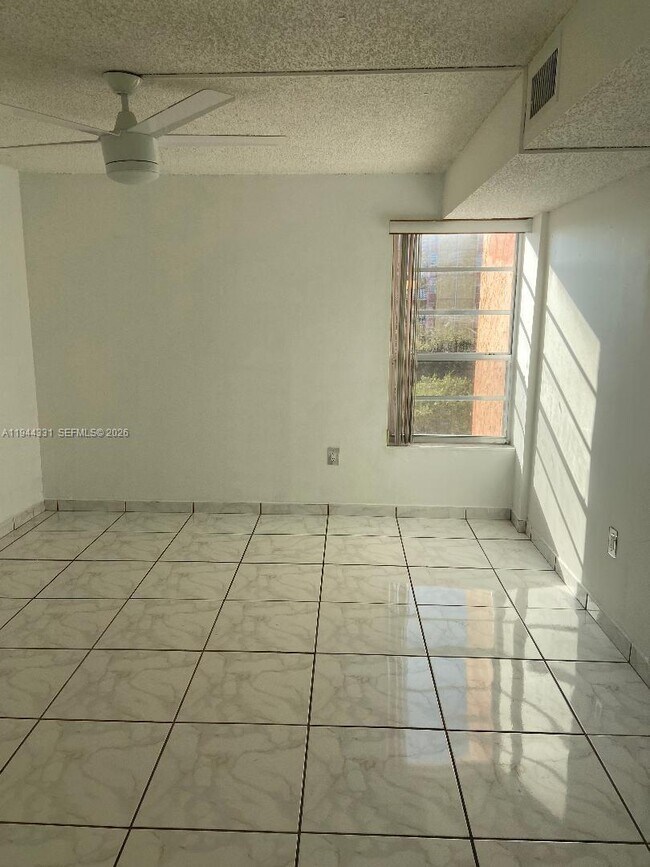 Foto del edificio - 4717 NW 7th St