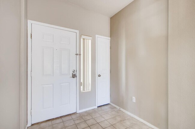 Building Photo - Gorgeous 2nd Floor Gated Summerlin Communi...