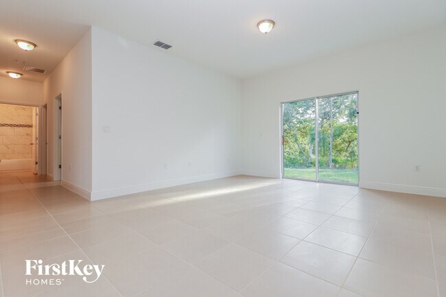 Building Photo - 353 Hibiscus Dr