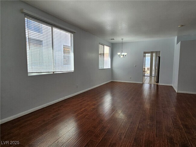 Foto del edificio - 8836 Kingswood Dr