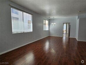 Building Photo - 8836 Kingswood Dr