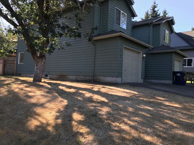 Building Photo - 3 bedroom 2 bath Thurston Hills town house