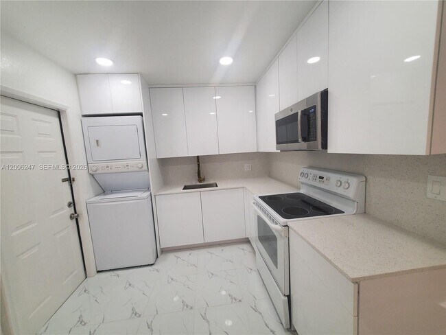 Building Photo - 9203 NW 38th Dr