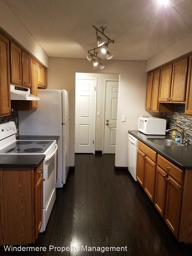 Foto del edificio - 3570 Narrows View Ln NE