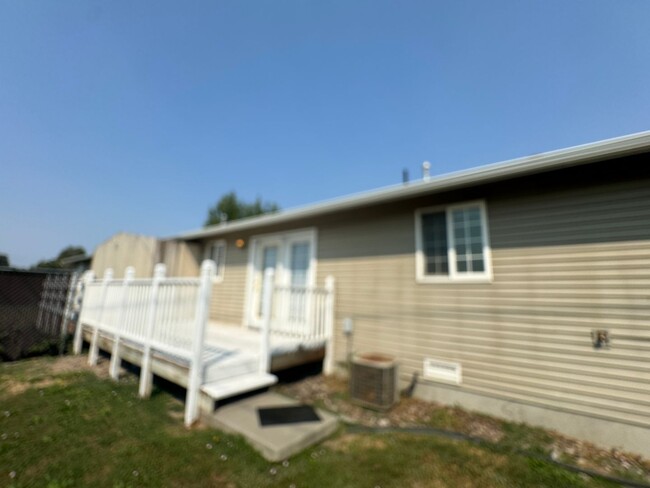 Building Photo - d2233