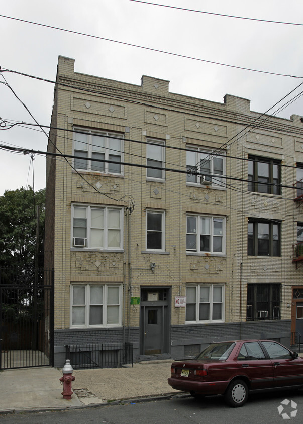 Primary Photo - 219 Van Horne St