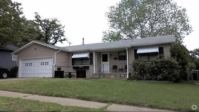 Building Photo - 1029 N Birch Ave