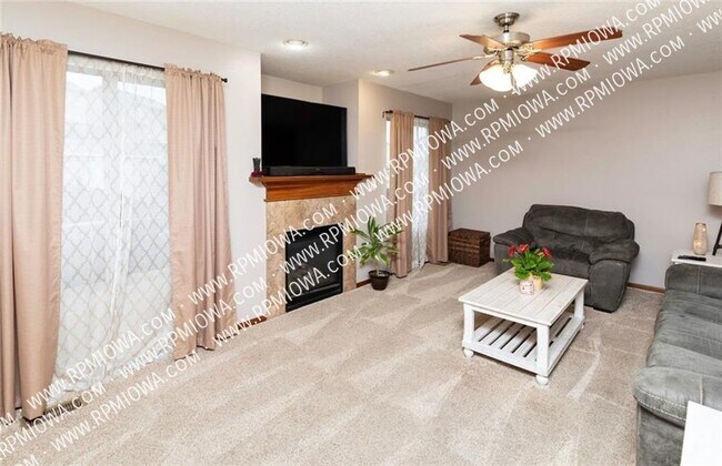 Foto del edificio - 5211 NE Hillcrest Dr
