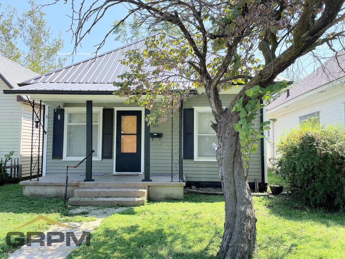 Primary Photo - Two Bedroom Home in Quiet Neighborhood