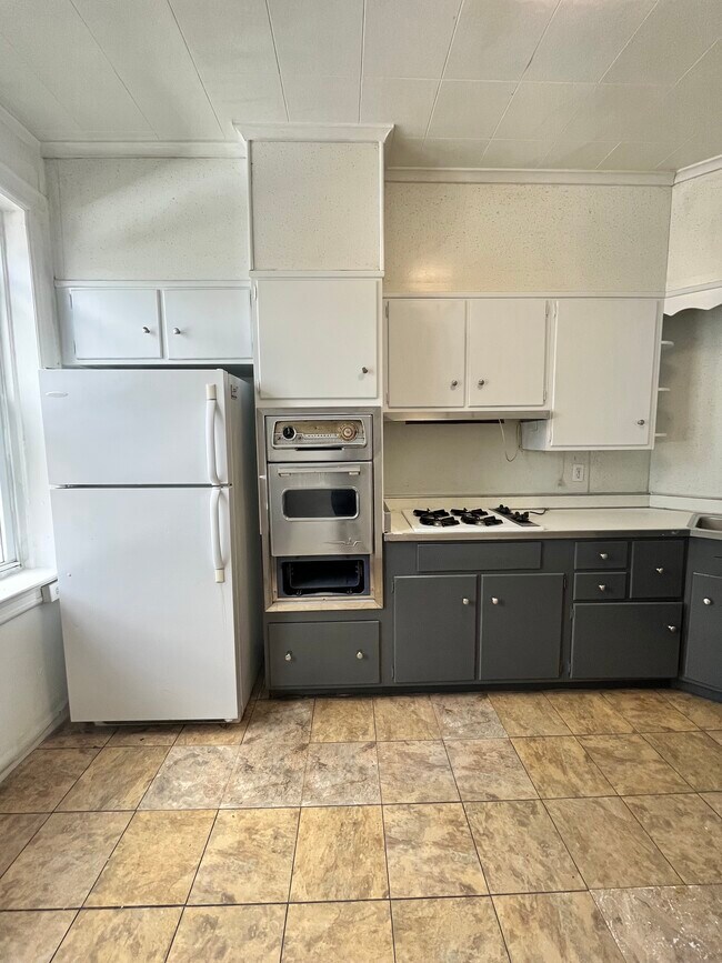 Building Photo - 124 Mallory Ave