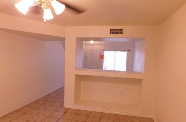 Foto del edificio - Desirable North Phoenix  Home with 1 Downs...