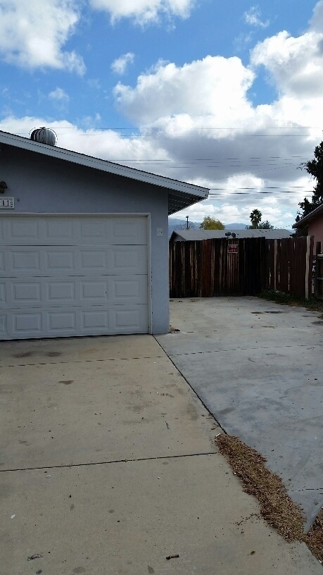 Building Photo - Roomy 3 Bedroom / 2 Bathroom Home in San J...