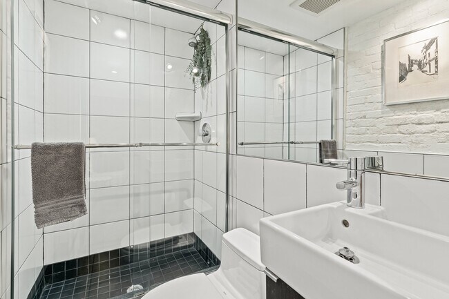 Foto del edificio - 1829 5th St NW