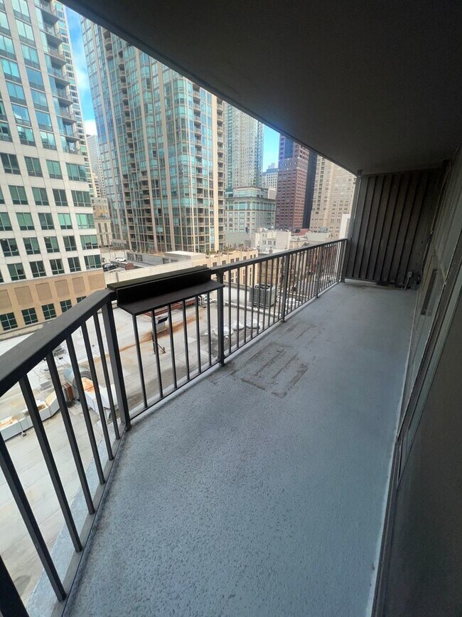 Building Photo - 10 E Ontario St