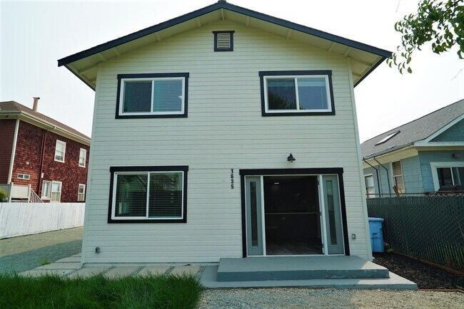 Building Photo - 1633 62nd St