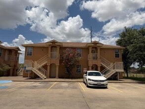 Building Photo - 419 W Eistetter St