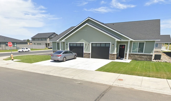 Building Photo - 4075 Quinn Dr NE