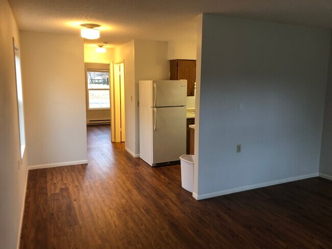 Living, Kit, Bath, Bed. - 504 E Chellis St