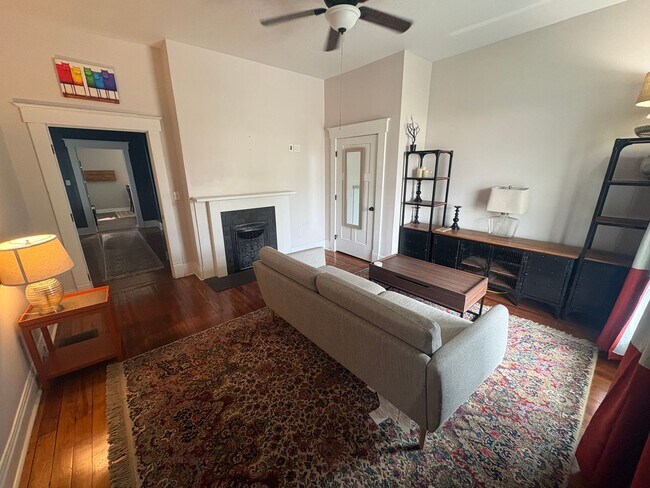 Building Photo - GERMANTOWN 2-BED 2-BATH FENCED YARD