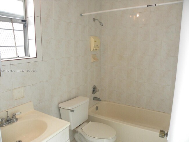 Foto del edificio - 25 NW 50th Ave