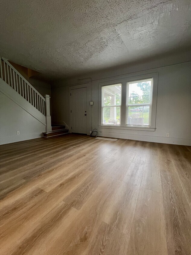 Foto principal - 105 W Rundell St