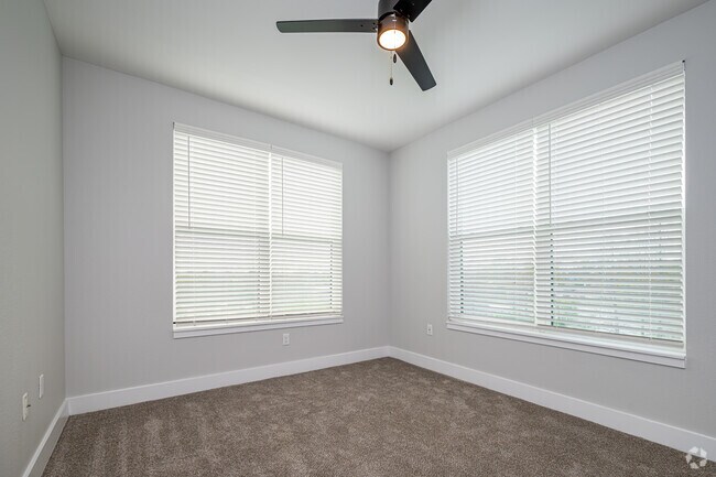3BR, 2BA - 1,265SF - Primary Bedroom - Bend on Bluebonnet
