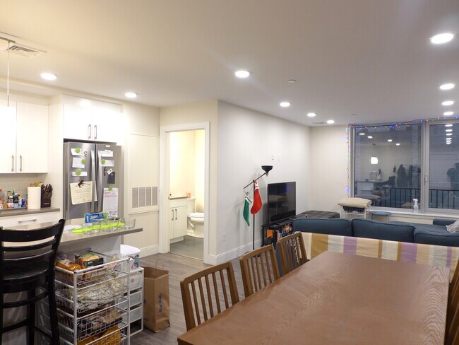 Building Photo - 1073 Tremont St