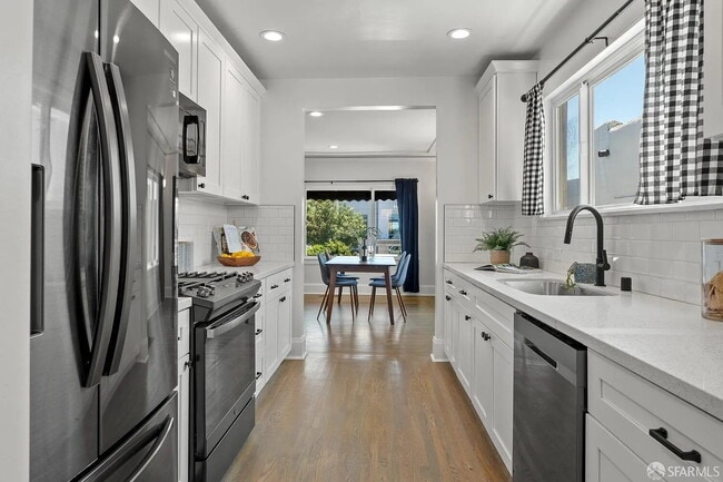 Building Photo - "Charming 1-Bedroom Oasis in Oakland with ...