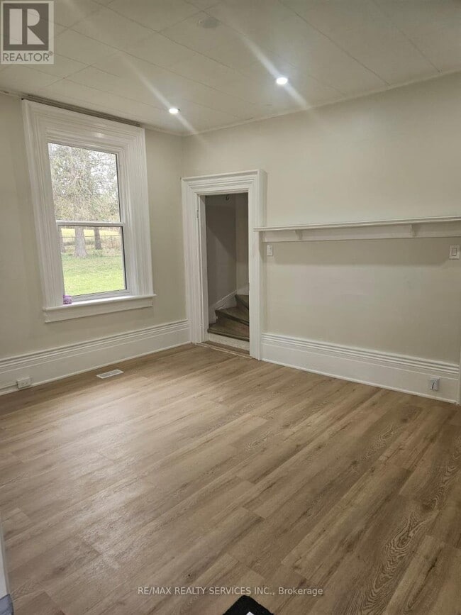 Building Photo - 8918 Wellington Rd 124