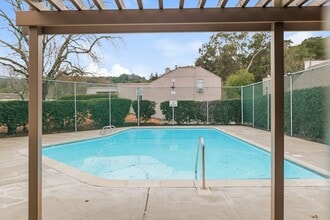 Building Photo - 1970 Knolls Dr