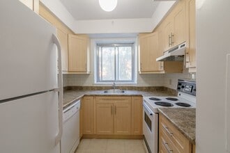 Building Photo - 3555 Chem. de la Côte-des-Neiges