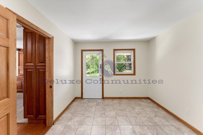 Foto del edificio - 4 bedroom 3.5 bath