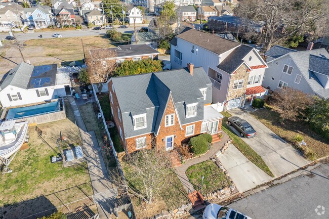 Building Photo - 405 23rd St