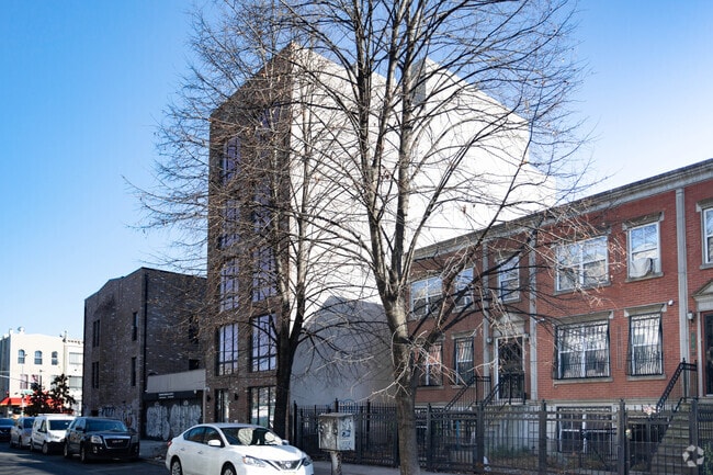 Building Photo - 40 Schaefer St