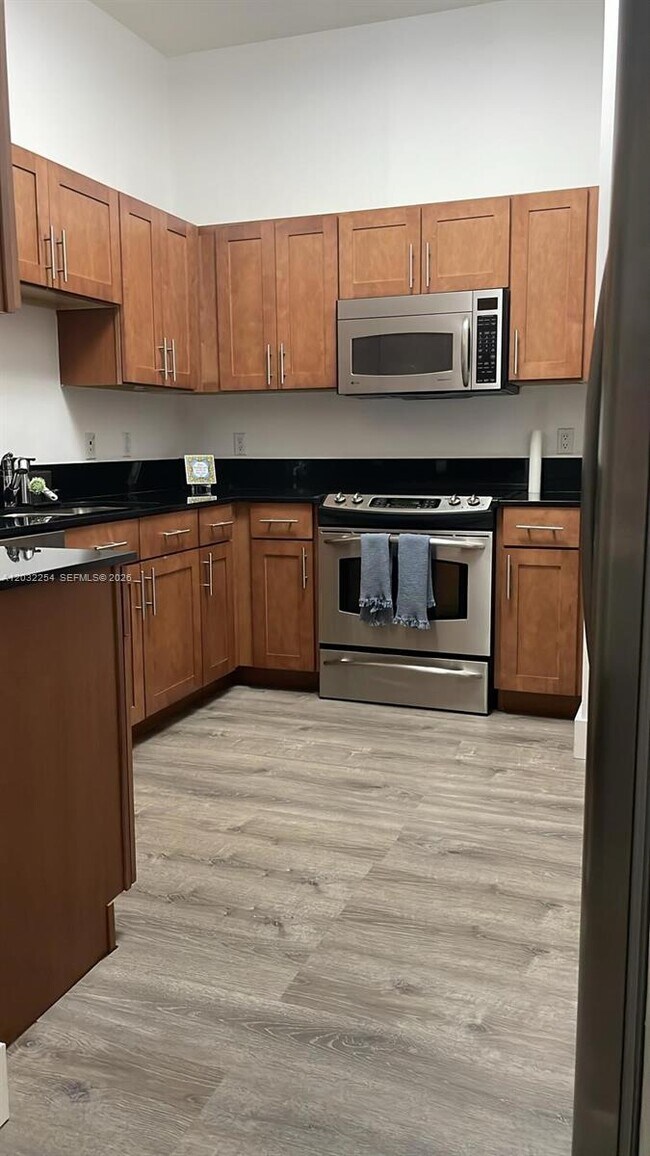 Foto del edificio - 8390 SW 72nd Ave