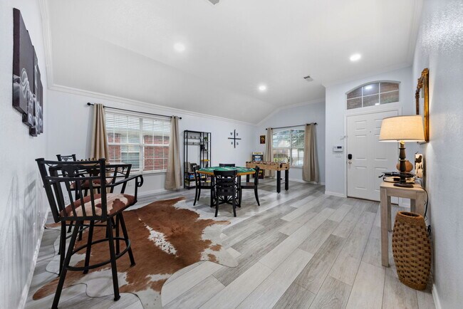 Foto del edificio - 4835 Crown Dr