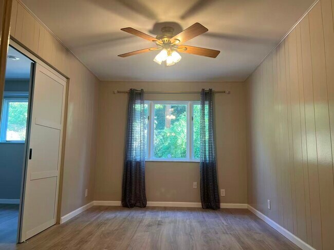 Foto del edificio - 4011 Beechwood Blvd