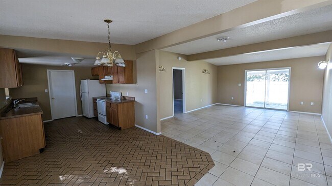 Building Photo - 1616 N Cedar St